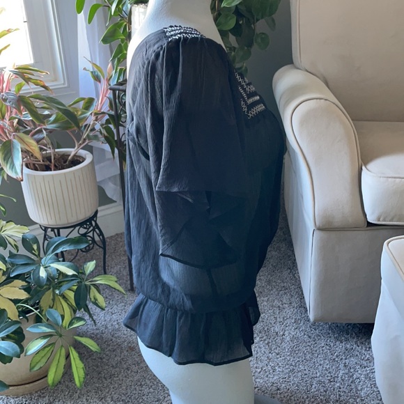 5/$25 Juniors Mudd brand short sleeved sheer blouse - Picture 3 of 6